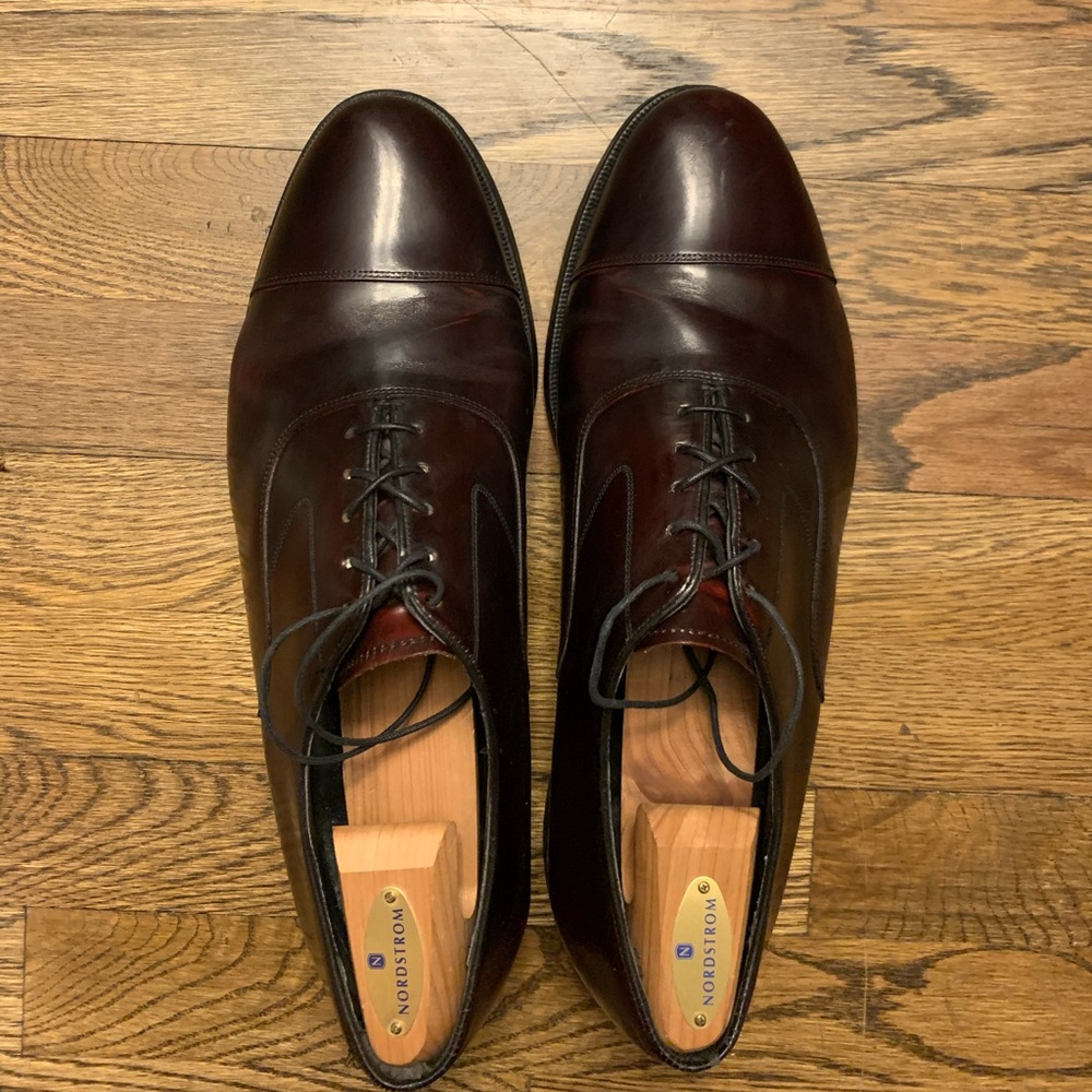 Florsheim men’s cap toe oxfords, with shoe tree